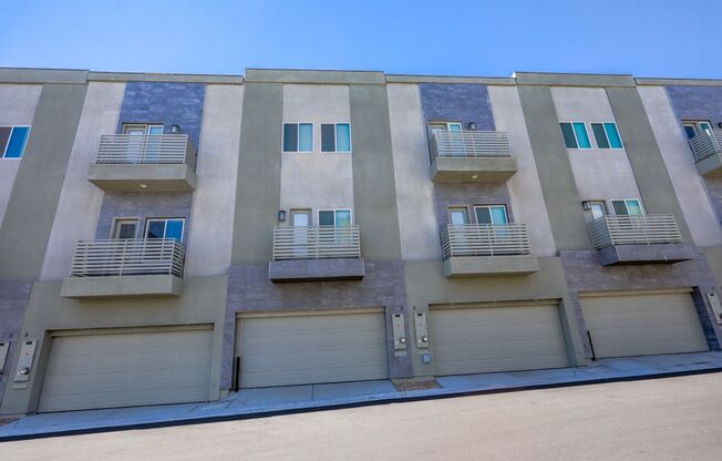 3 Bed, 3 Bath Summerlin Townhome With 2 Car Garage