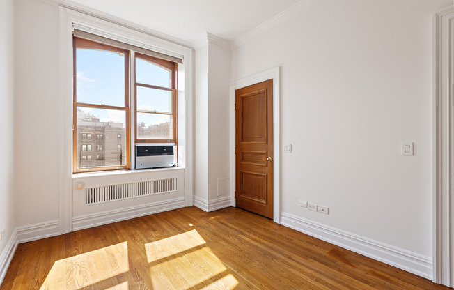 225 W 86 ST