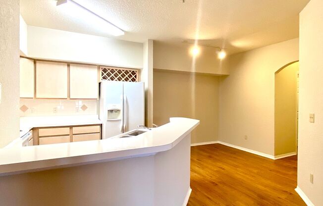ONE MONTH FREE! Upgraded 3BR/2BA Altamonte Springs Condo with Wood Flooring and Den!