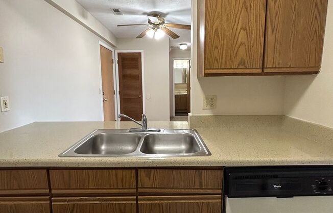 1 bed, 1 bath, 750 sqft, $850, Unit #25