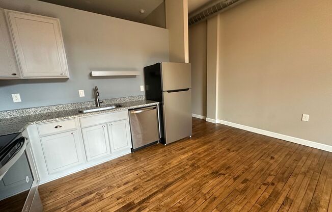 1 bed, 1.5 baths, 865 sqft, $1,375, Unit 3800 Euclid Ave. #107