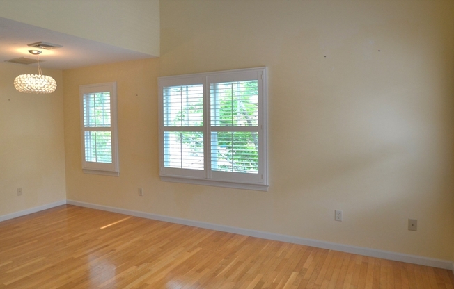 44 RUSSELL PL