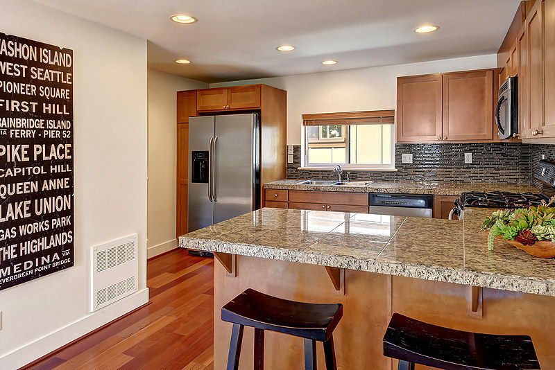 Gorgeous Townhouse in Green-Lake Community