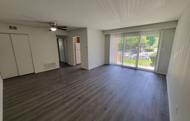 2 beds, 1.5 baths, 900 sqft, $1,245, Unit 220-C