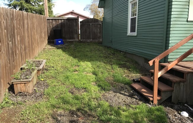 2 Bedroom Duplex Unit in S. Eugene