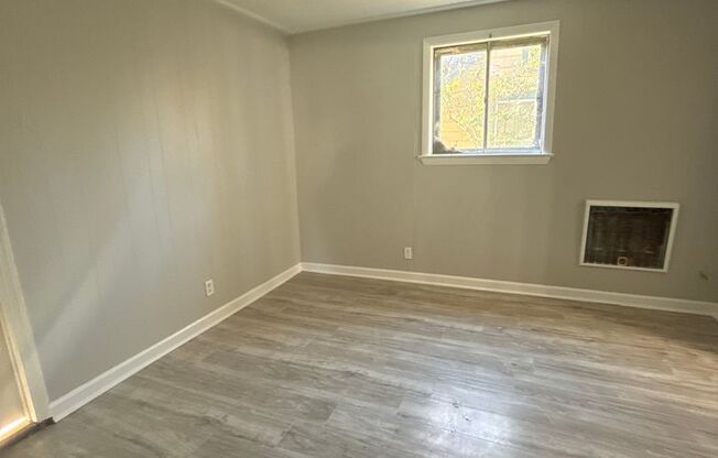 3 beds, 1 bath, $1,250