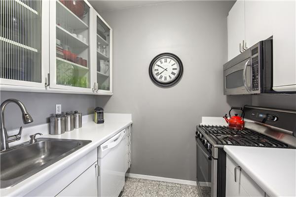 1 bed, 1 bath, 730 sqft, $5,500, Unit 30-D