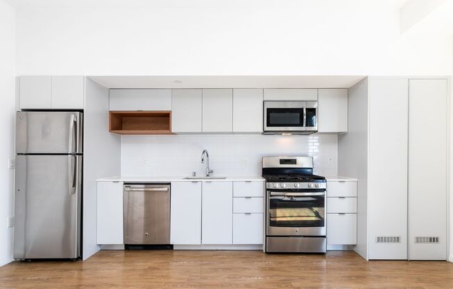Studio, 1 bath, 537 sqft, $2,400, Unit 305