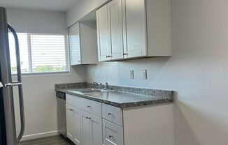 1045 E UNIVERSITY DR