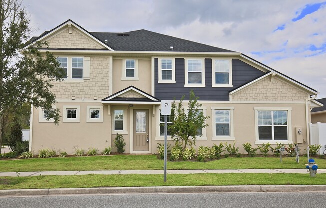 Beautifully Appointment 3/2 Modern Townhome with a Paved Courtyard and a Detached 2 Car Garage in the Desirable Community of Randal Park - Orlando!