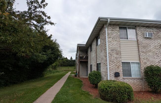 2 beds, 1 bath, 1,100 sqft, $1,319, Unit 1053 7312