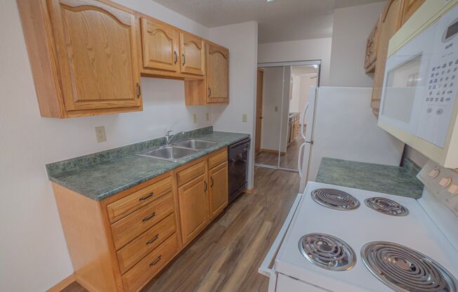 2 beds, 1 bath, 805 sqft, $820, Unit 1346-219