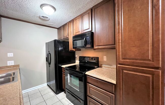 2 beds, 2 baths, $1,600, Unit Apt. 1