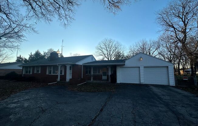 Charming 2-Bedroom, 1-Bathroom Home with Ample Space and Natural Light