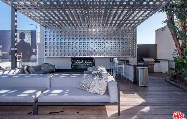 1 bed, 2 baths, 1,400 sqft, $5,500, Unit 10L