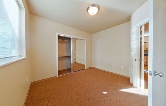 3 beds, 1.5 baths, 848 sqft, $2,400, Unit 203