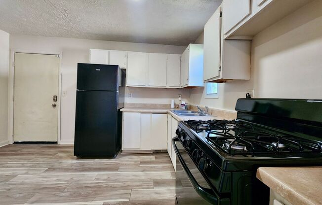 2 beds, 1 bath, $995, Unit 331 Murray Street