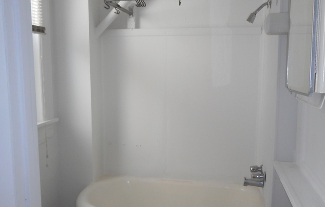 1 bed, 1 bath, 2 sqft, $1,120, Unit #201