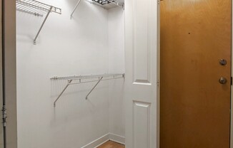 625 W Wrightwood 202