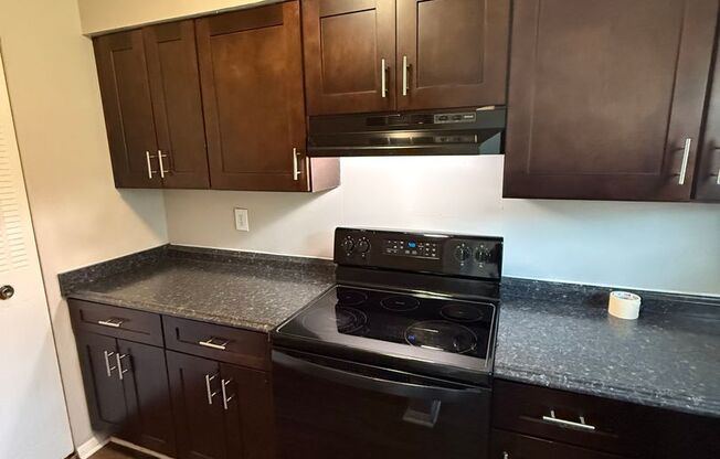 3 beds, 1.5 baths, $1,280, Unit LD4807