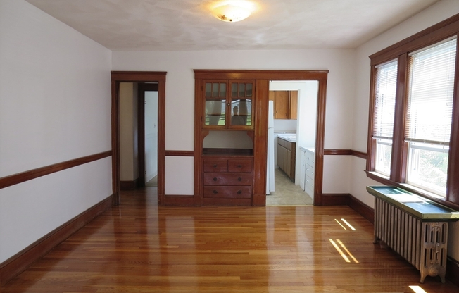 24 COLONIAL AVE