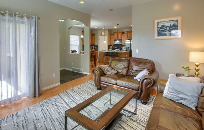 3 Bedroom / 3.5 Bathroom Townhome in Millcreek!