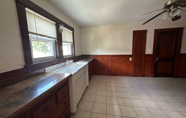 1 bed, 1 bath, $2,100, Unit 100