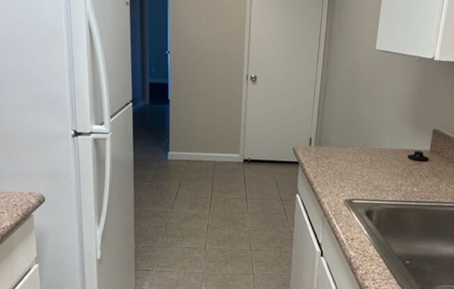 2 beds, 1 bath, 824 sqft, $1,595, Unit 3