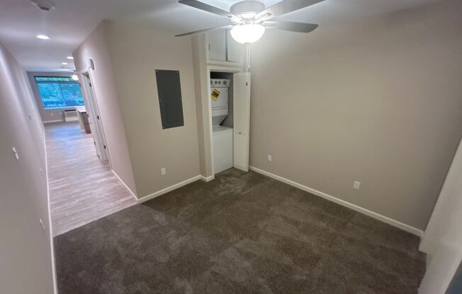 Studio, 1 bath, 500 sqft, $995, Unit 18