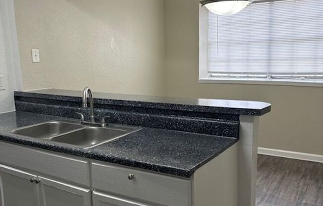 2 beds, 1 bath, 853 sqft, $1,425, Unit 651