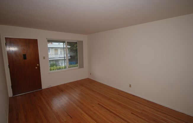 1 bed, 1 bath, $2,495, Unit 07