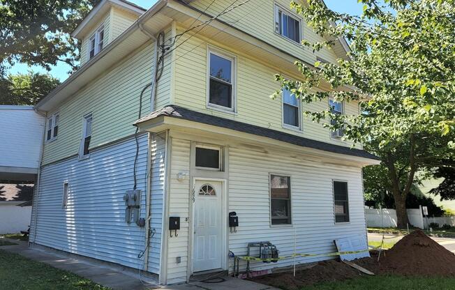 1699 W 4 ST