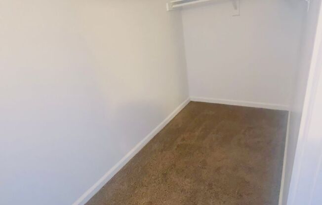 1 bed, 1 bath, $990, Unit 166