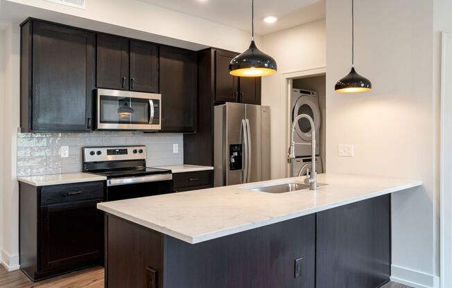2 beds, 1 bath, $1,600, Unit 1050 N 4th St. Apt. 221