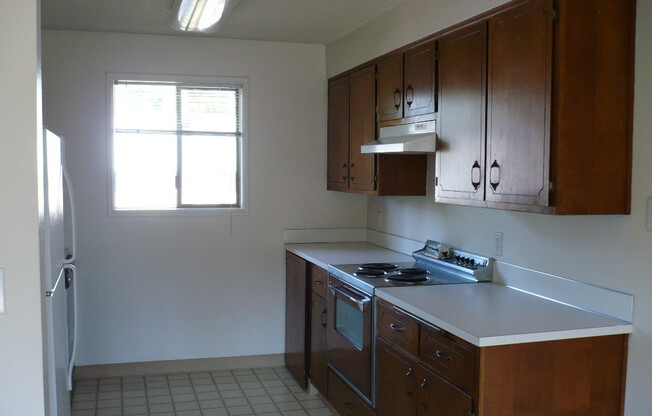 2 beds, 1 bath, 800 sqft, $1,295, Unit 12