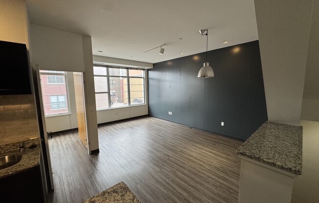 3 beds, 2 baths, 1,385 sqft, $5,000, Unit 501