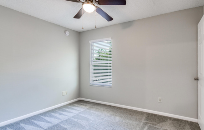 CLEAN AND MOVE IN READY 2/1.5 APARTMENT IN ORANGE PARK