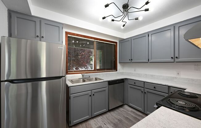 Renovated 3 bed 1.5 bath. Modern Finishes