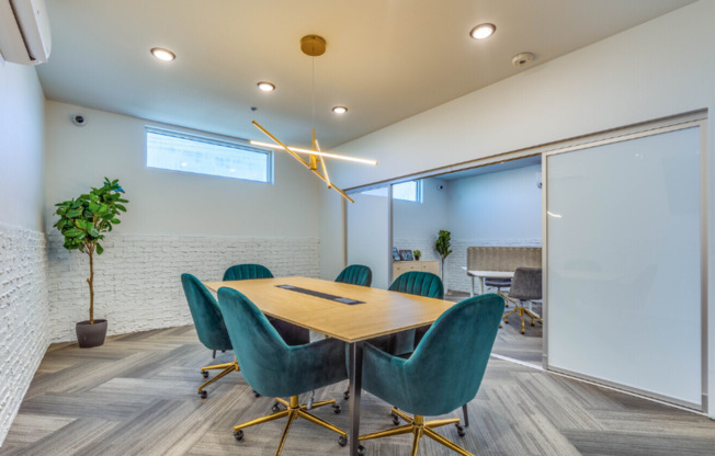 Studio, 1 bath, 480 sqft, $1,399, Unit 417