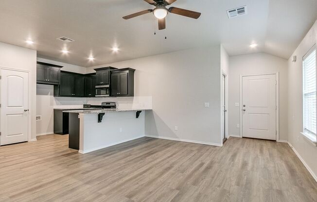 3 beds, 2 baths, 1,200 sqft, $1,395