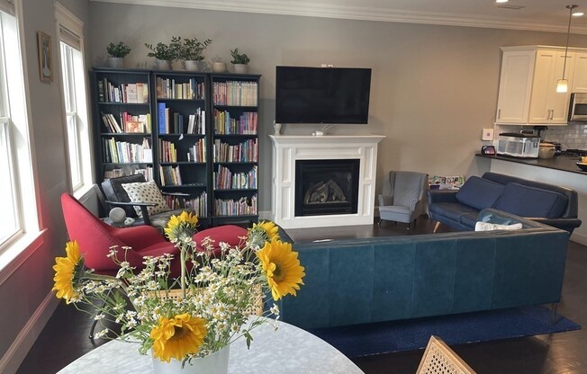 3 beds, 2 baths, 1,477 sqft, $5,200, Unit 3