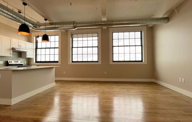 1 bed, 1 bath, 789 sqft, $1,700, Unit UNIT 614