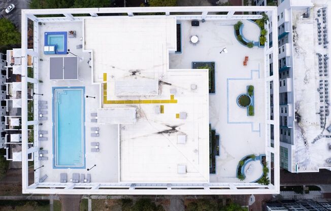 Large Corner Unit at STAR TOWER!