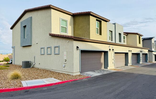 Newer Townhome Available NOW!