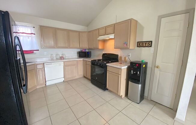 3 beds, 2 baths, $1,435