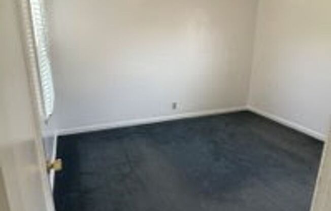 2 beds, 1 bath, 1,077 sqft, $1,250, Unit 380 N 200 E