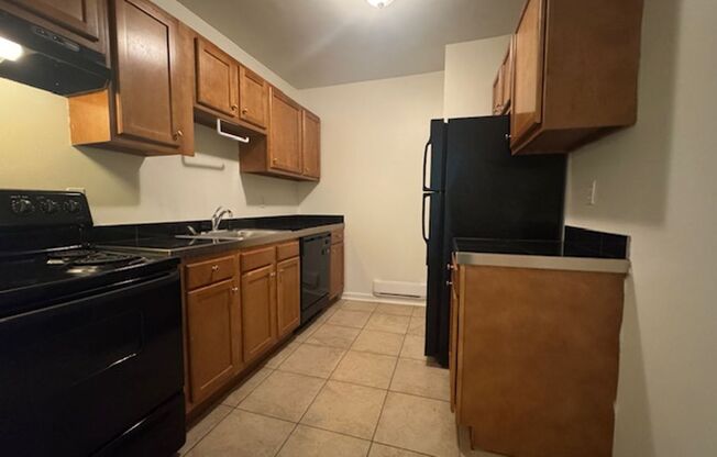 2 beds, 1 bath, 800 sqft, $1,759, Unit 5717 Hobart St. #37