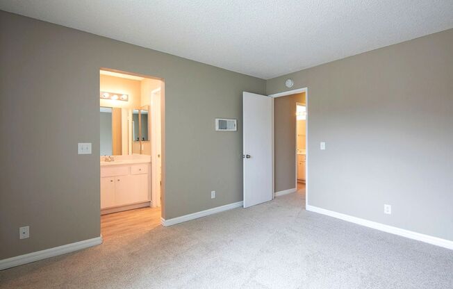 2 beds, 2 baths, 855 sqft, $2,495