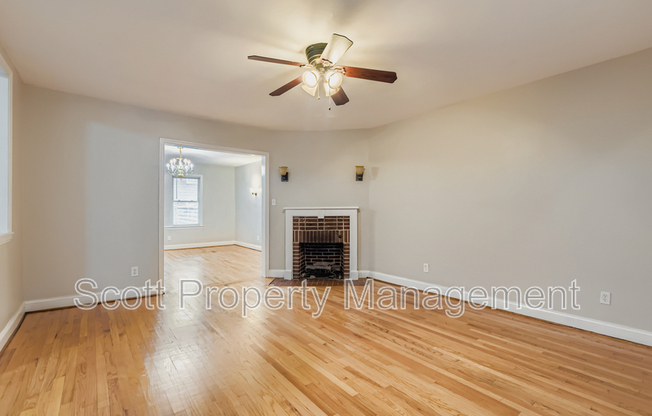 824 E 33 ST