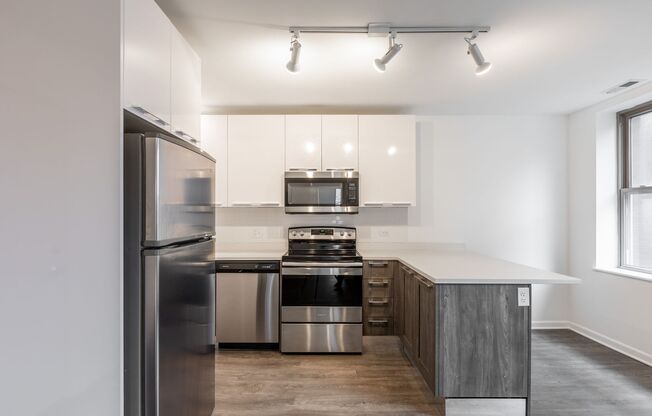 1 bed, 1 bath, $1,745, Unit 405